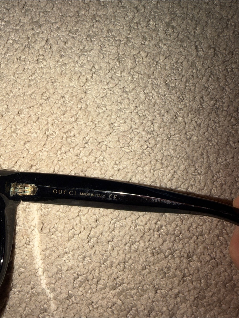 Gucci Black Cat-Eye Sunglasses with Star Details and Gold Logo - Picture 4 of 5
